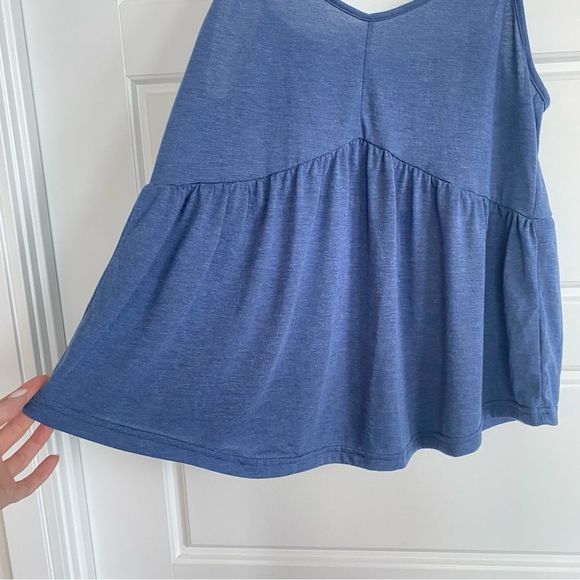 EMERY ROSE - blue flowy tank - Picture 2 of 7